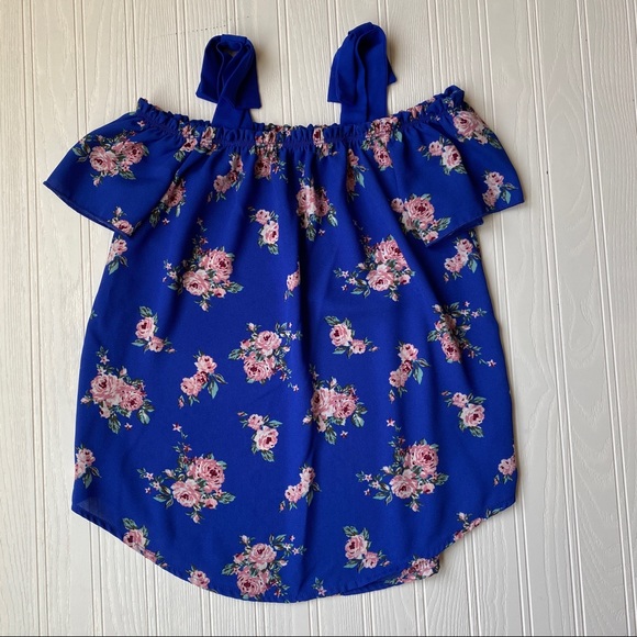 Lily Bleu Other - Lily Bleu off the shoulder floral shirt